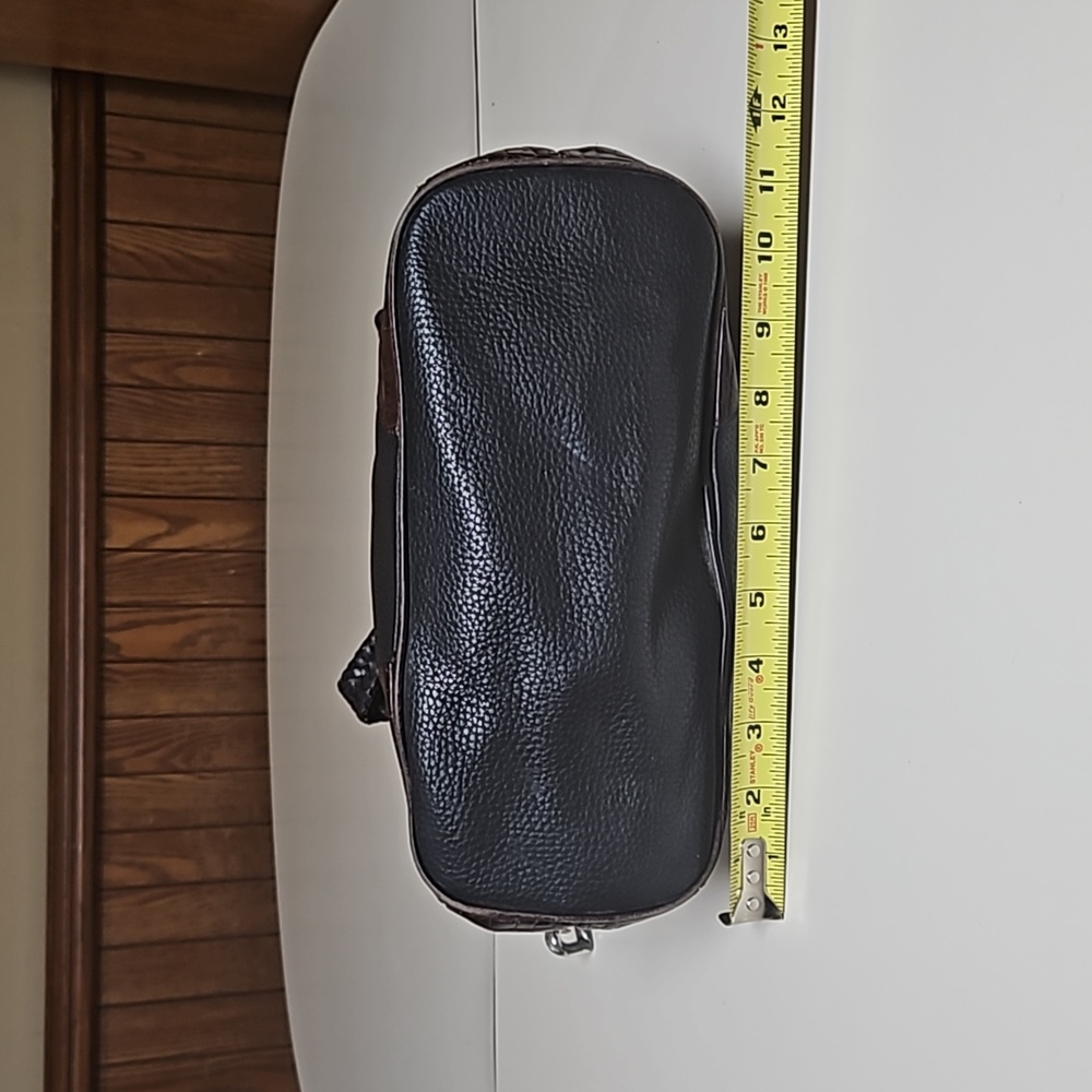 Brighton Vintage Leather Shoulder Bag - Picture 12 of 17